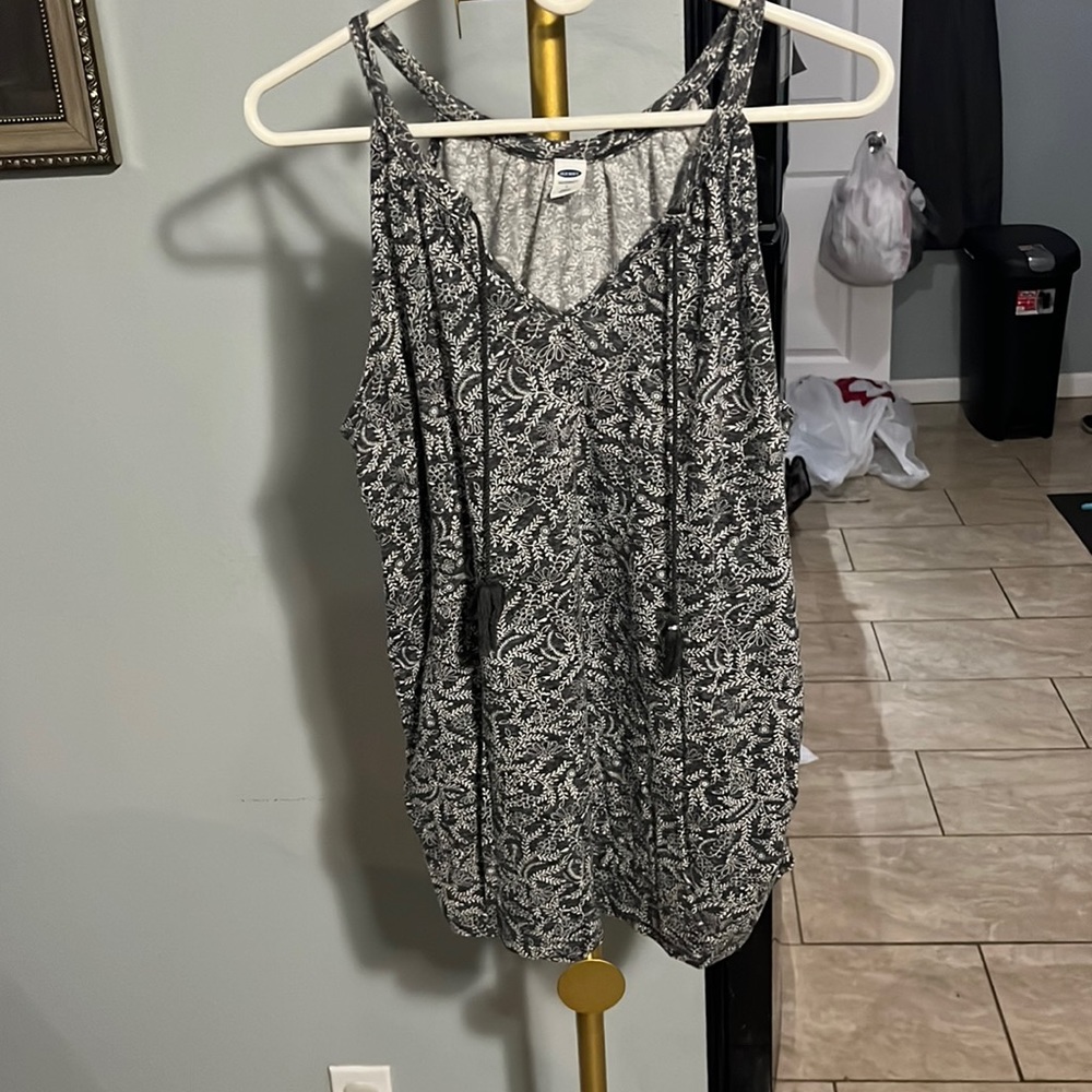 Old navy maternity tank top